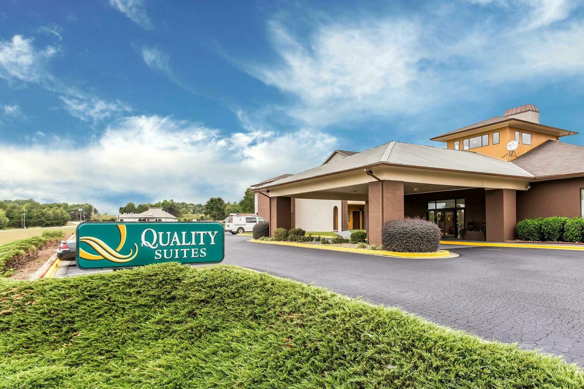 Quality Suites Hickory South Exterior photo